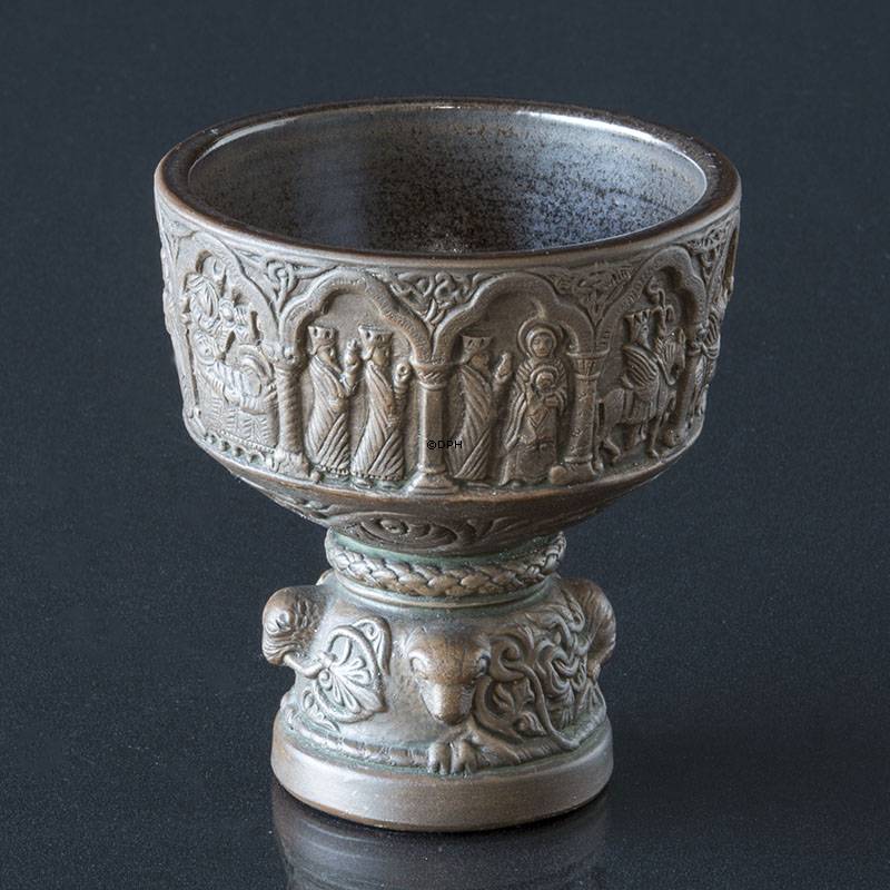 Hjorth Urtepotte, Kopi af døbefonten i Åkirkeby Kirke på Bornholm