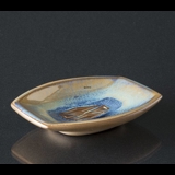 Blue and brown dish, Michael Andersen No. 6024