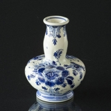 Fayence Vase mit Blumen, Delft