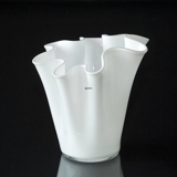 Holmegaard vase med bølger, opal