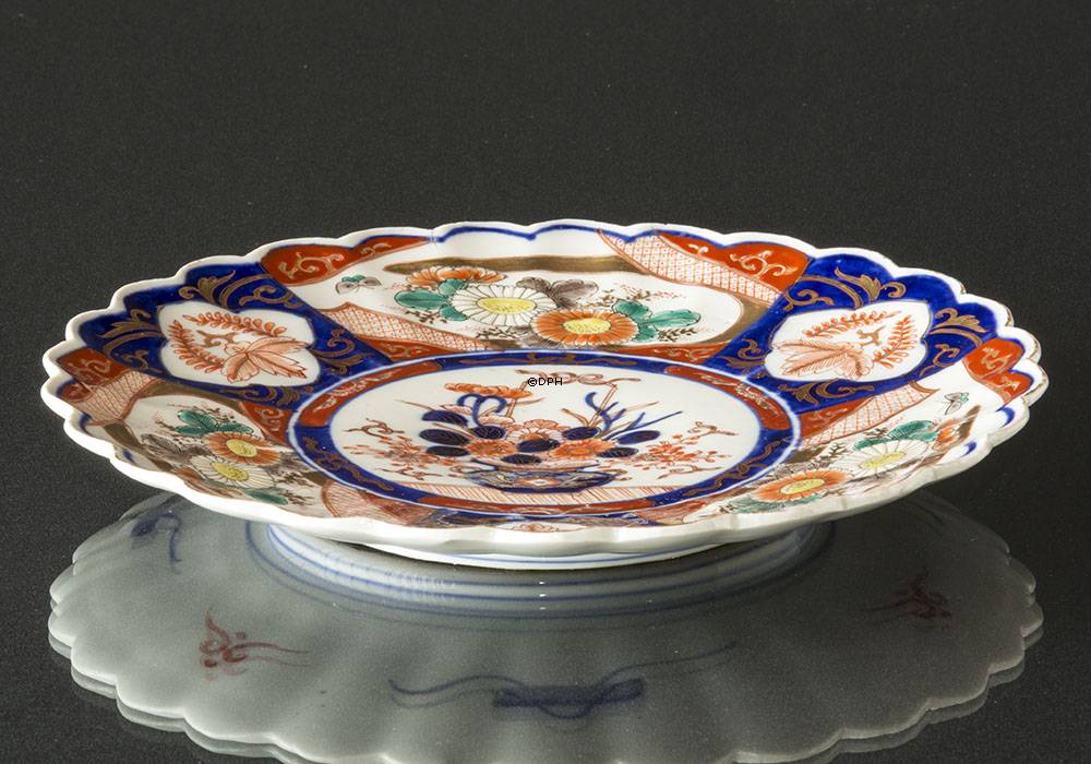 Imari platte fra Japan med blomstermotiver