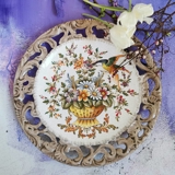 Bassano platte med gennembrudt kant, motiv af blomster og fugle