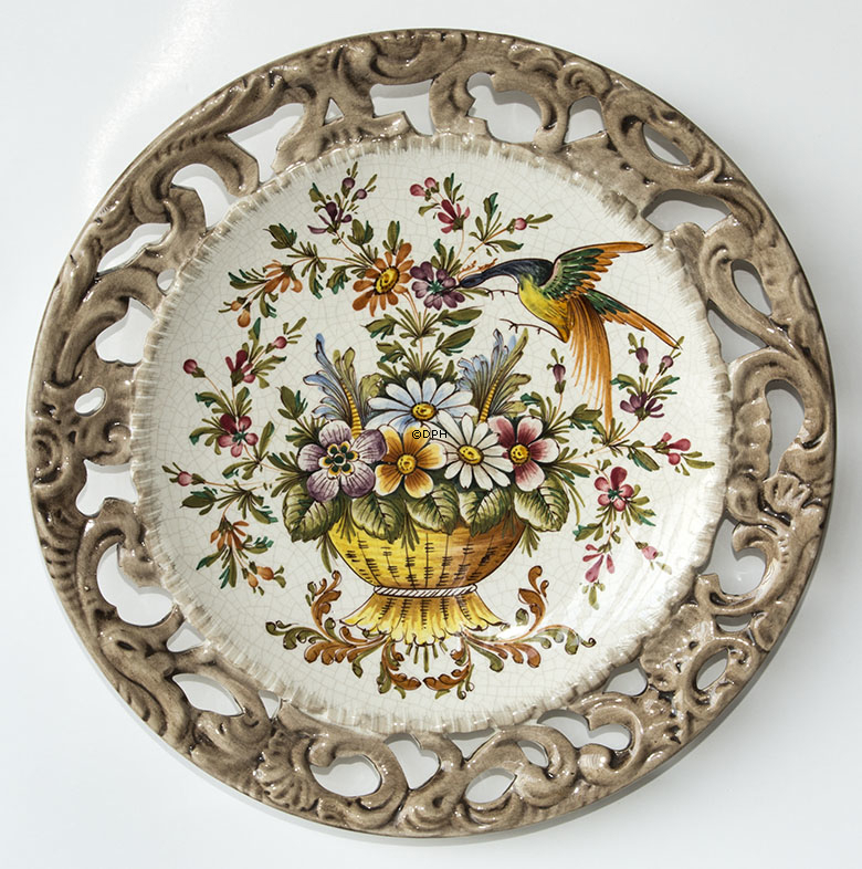 Bassano platte med gennembrudt kant, motiv af blomster og fugle