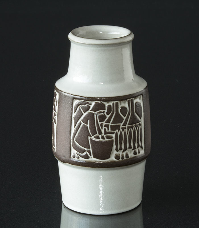 Michael Andersen Vase med mennesker i relief no. 6134