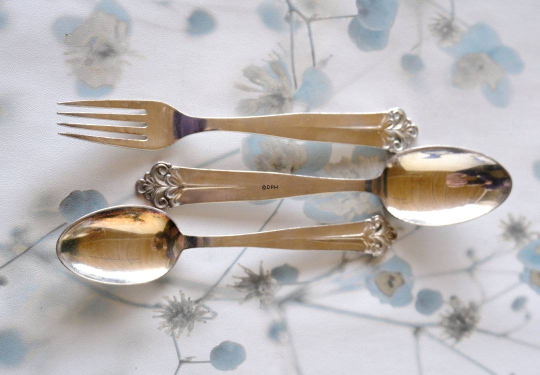 Bestik sæt bestående af gafler og skeer, 36 stk. i alt