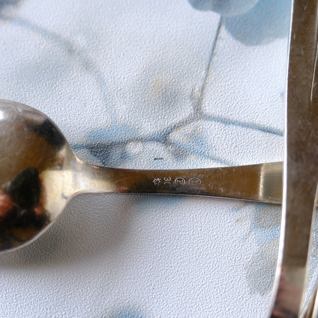 Bestik sæt bestående af gafler og skeer, 36 stk. i alt