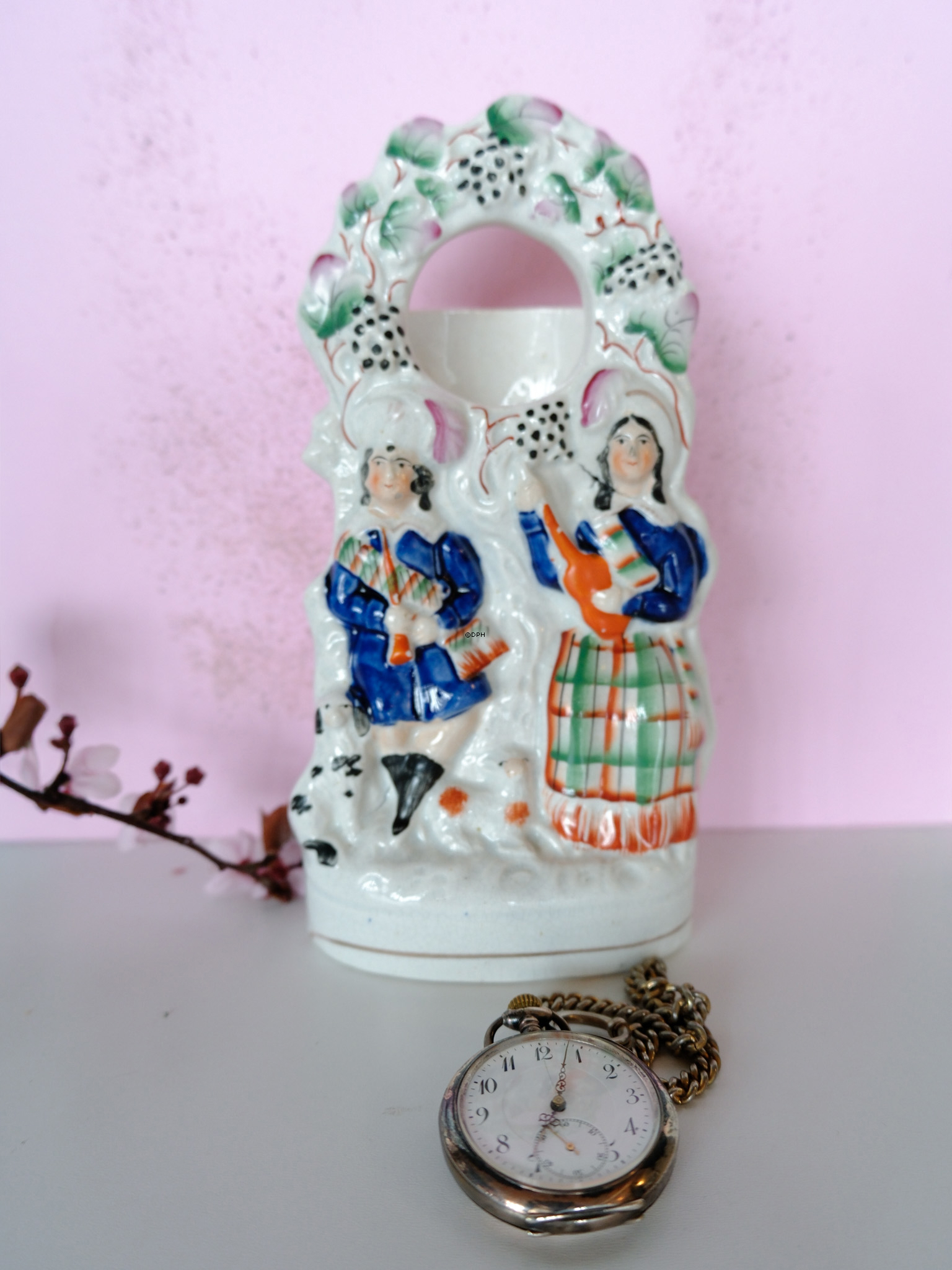Staffordshire figur med ur
