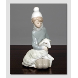 Lladro Figur, Dreng siddende med får