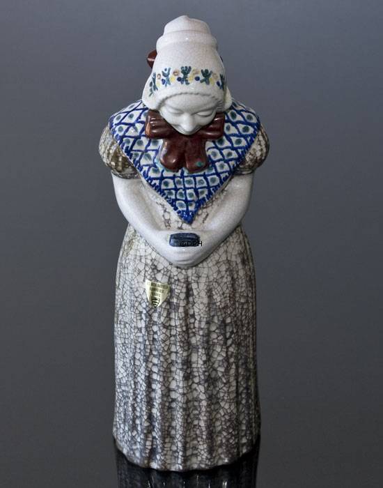 Kvinde med salmebog, nr. 4418-3 Stor, keramik, Michael Andersen & Søn