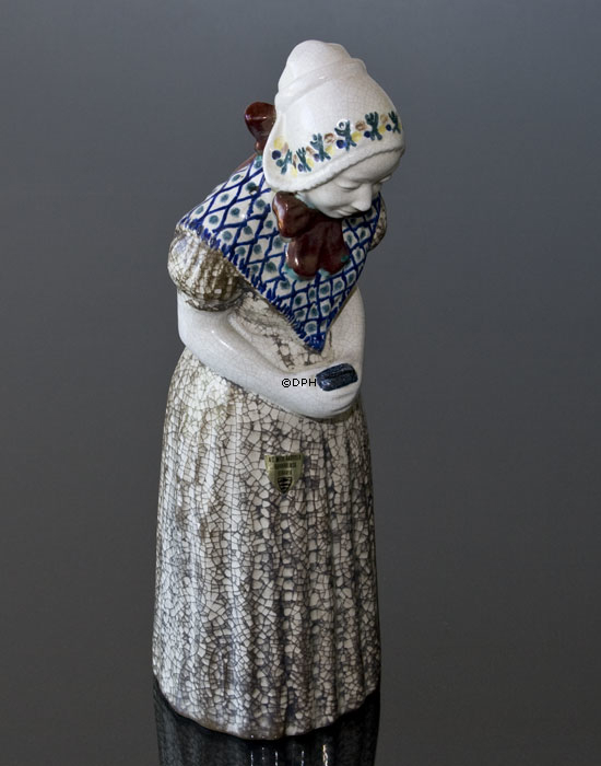 Kvinde med salmebog, nr. 4418-3 Stor, keramik, Michael Andersen & Søn