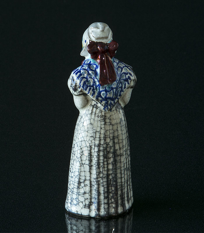 Kvinde med salmebog, nr. 4418 keramik, Michael Andersen & Søn