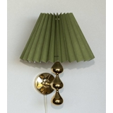 Pleated lamp shade of looden green chintz fabric, sidelength 15cm