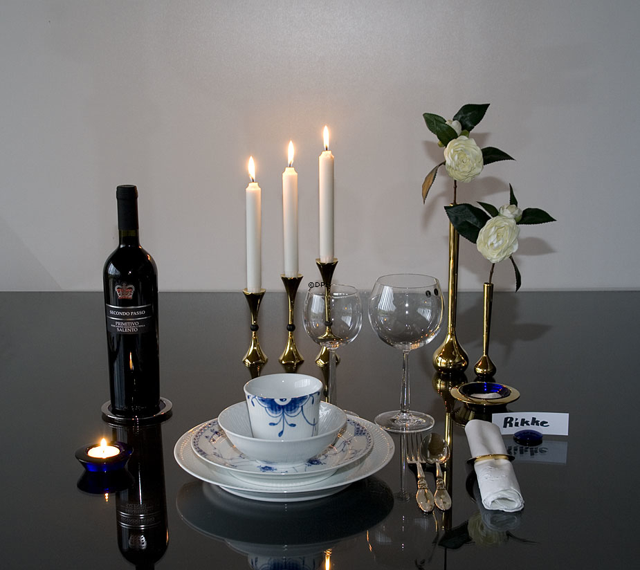 Asmussen Hexa lysestage i guld med sort kugle, mellem