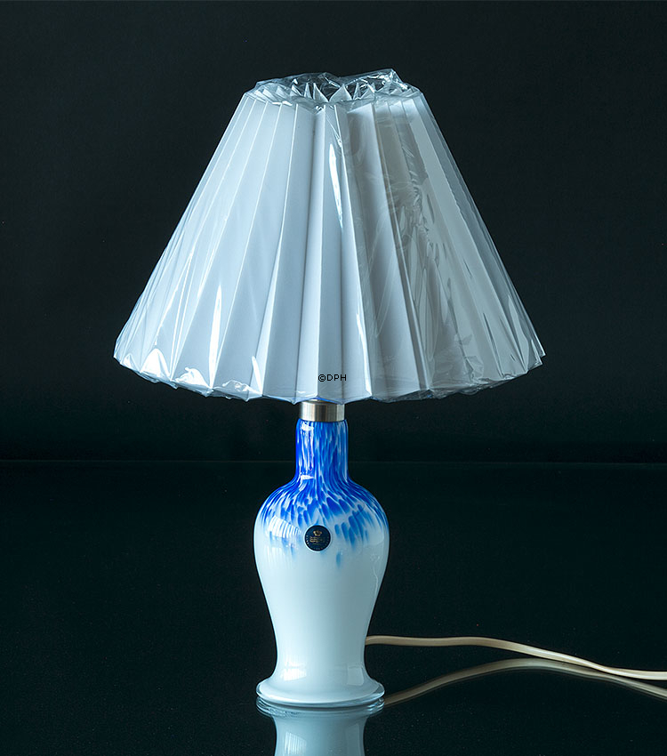 Plissé lampeskærm i hvid chintz stof, sidelængde 18cm