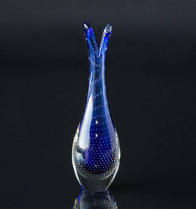 Næbvase, Holmegaard, glas blå med bobler