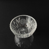 Crystal glass small bowl wiith engravings, flower motif