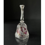 Kristallglasglocke mit Gravuren und bordeauxfarbenem Glas