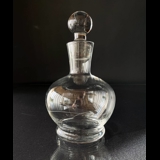 Glass carafe with subtle pattern