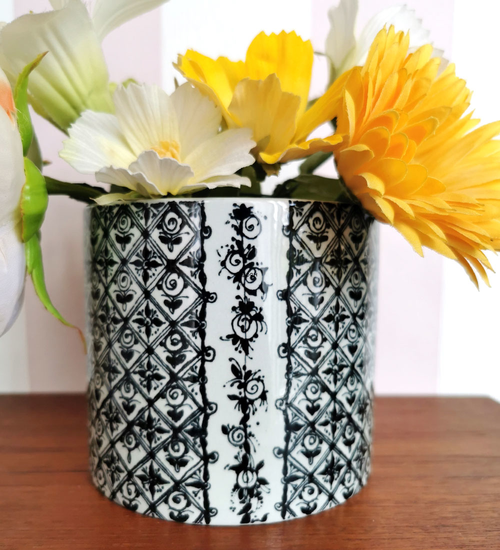 Wiinblad urtepotte med titlen "Sangviniker" - sort nr. 3023-698