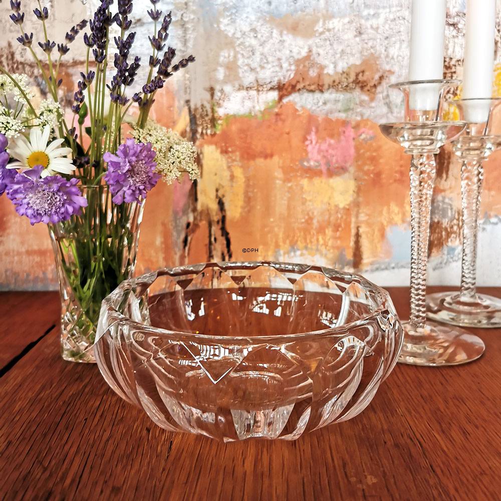 Glas skål med "kanter"