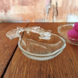 Glasskåle i form af æble og pære, med små/revner i kanten, sæt af 2 stk.