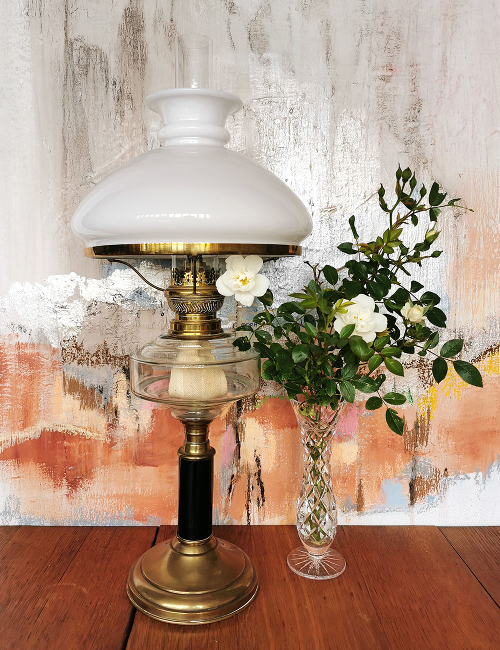 Antik petroleumslampe i glas og messing