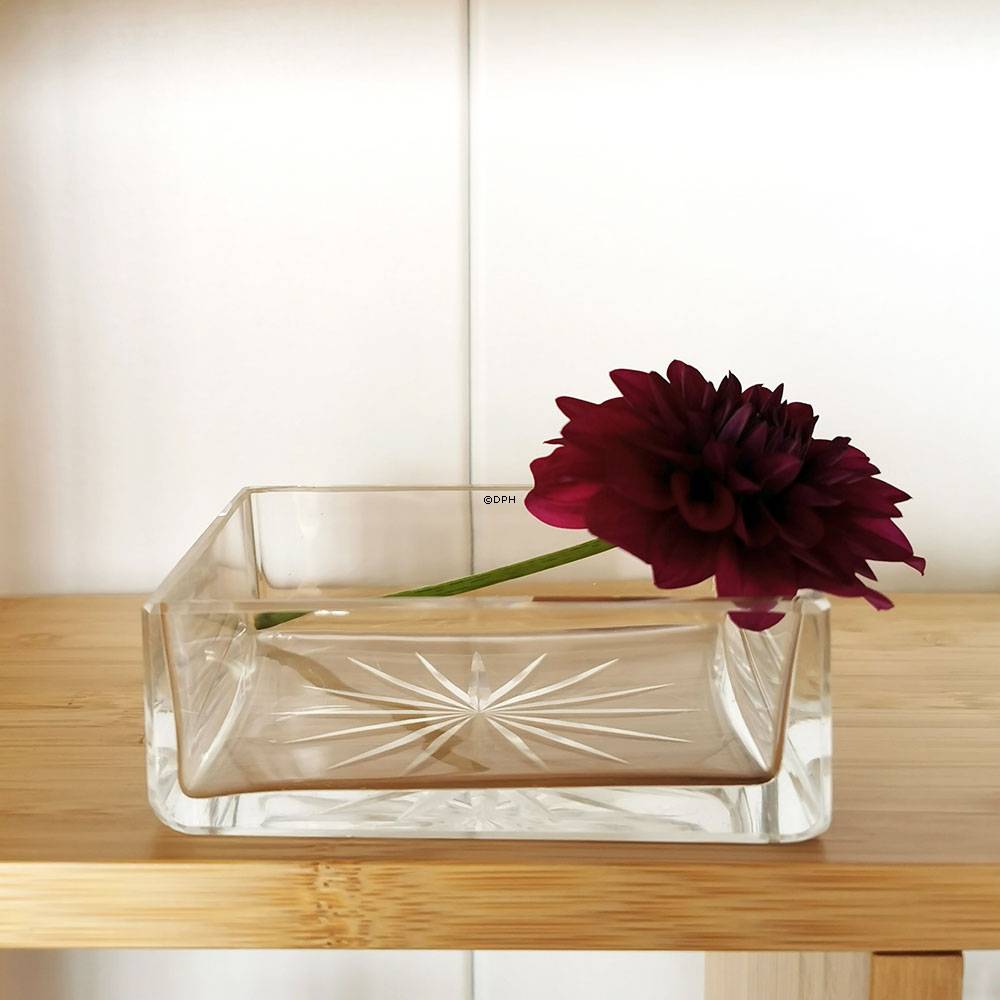 Firkantet glas skål med slibninger
