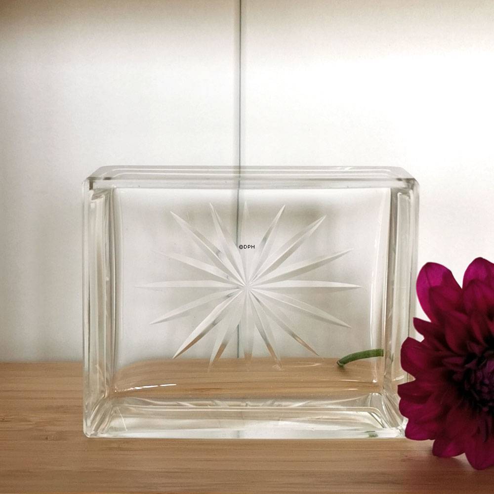Firkantet glas skål med slibninger