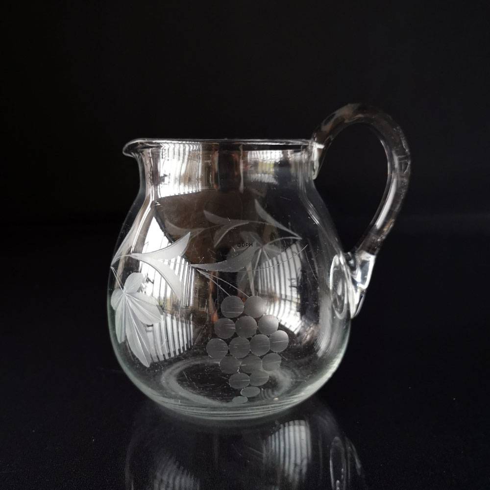 Glas kande med slibninger