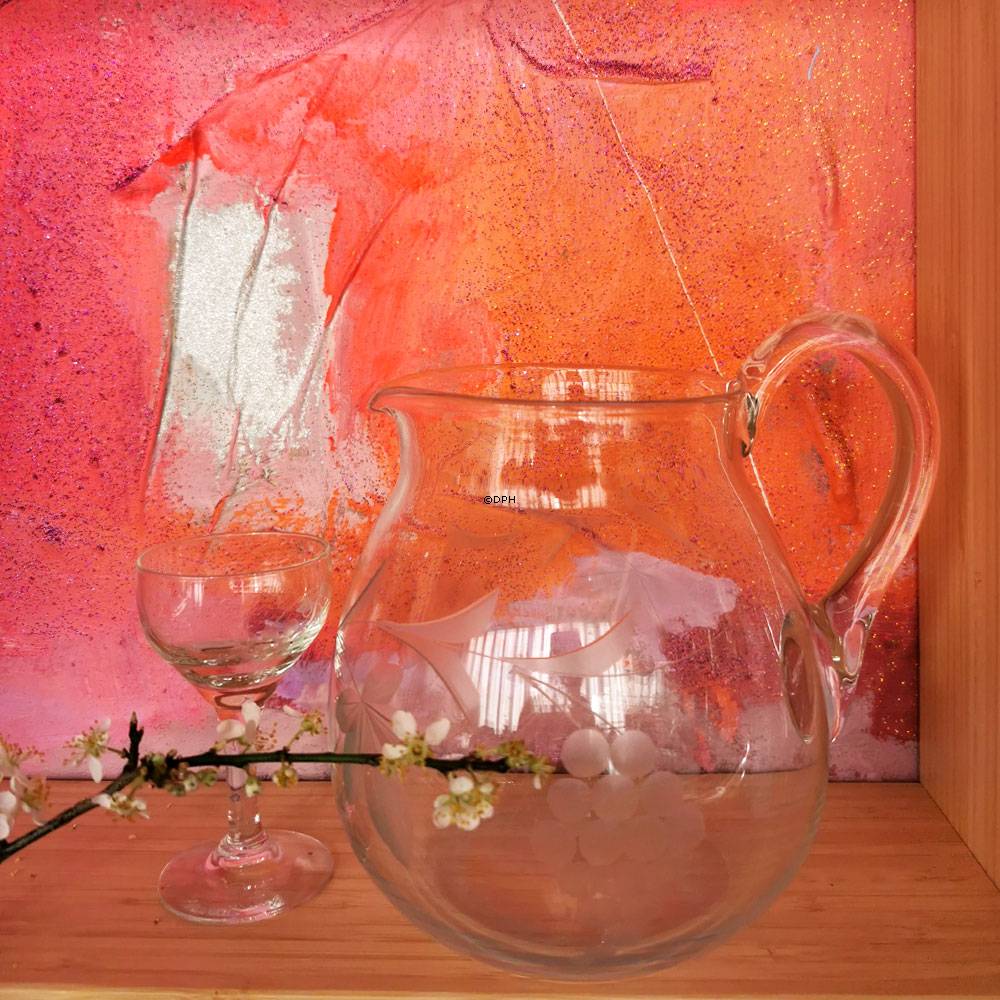 Glas kande med slibninger