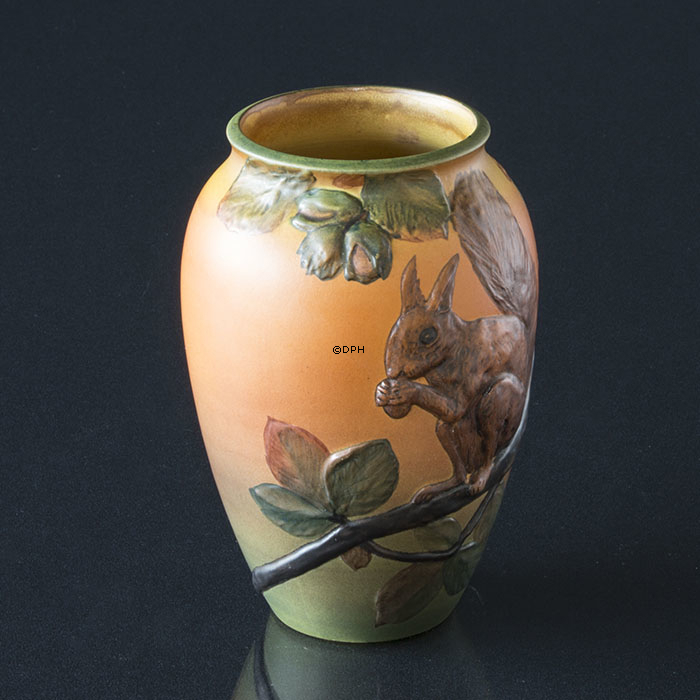 Ipsen Vase med egern nr. 795