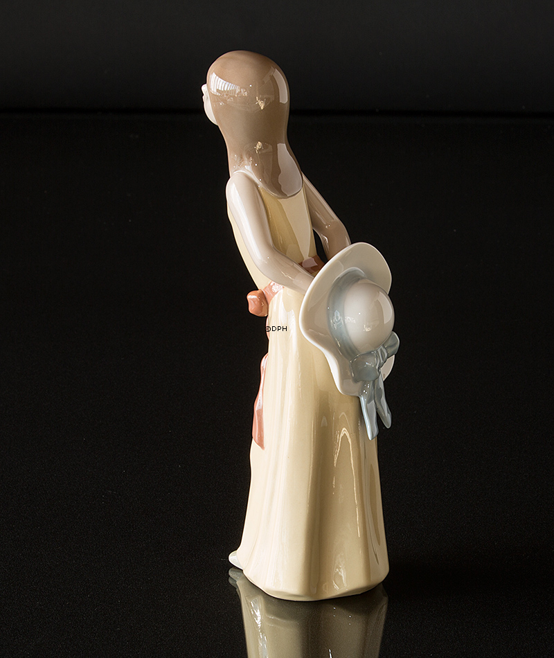 Lladro figur, Pige med hat, H 25 cm