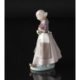 Lladro figurine Girl with Flowers, Height 26 cm