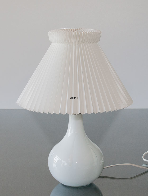 Holmegaard Bordlampe Helios, hvid, mellem - Udgået af produktion