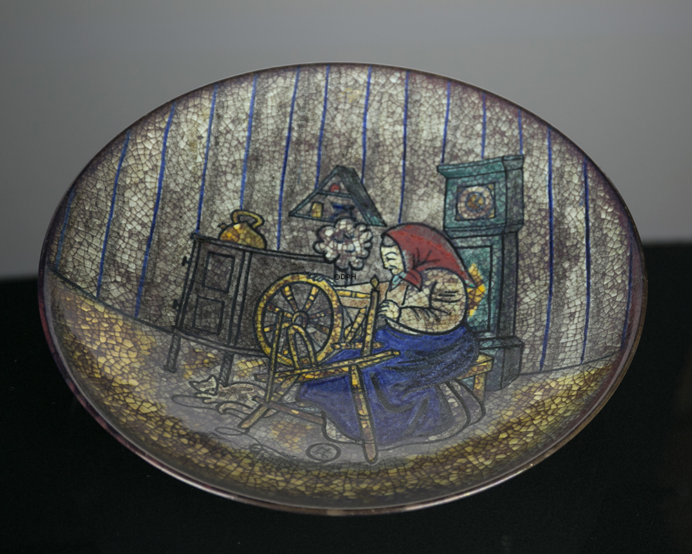 Stort Fad med kvinde, der spinder hør nr. 4106-3