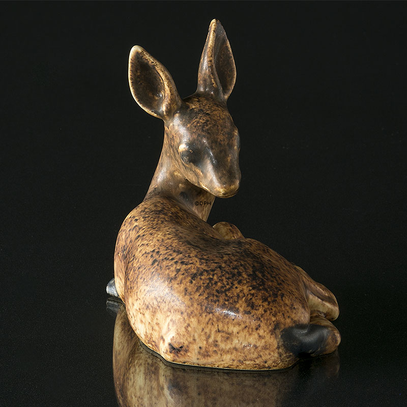 Michael Andersen figur af liggende rådyr nr. 5963, Keramik