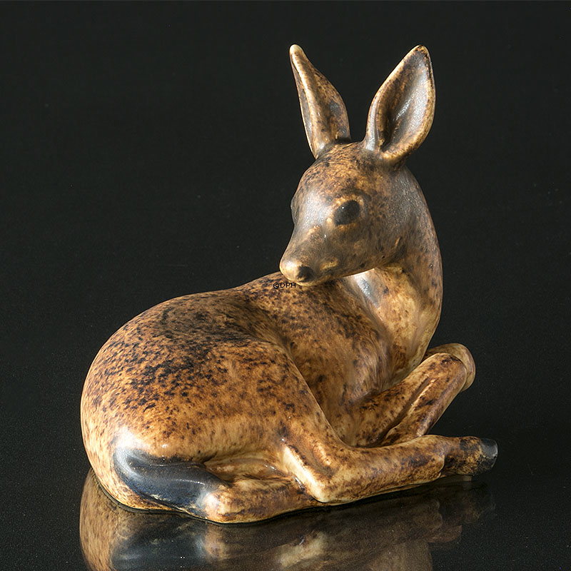 Michael Andersen figur af liggende rådyr nr. 5963, Keramik