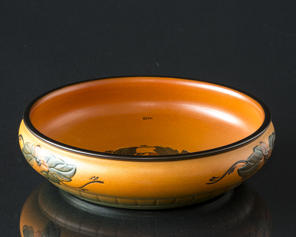 Ipsen skål med blade og blomster nr. 148