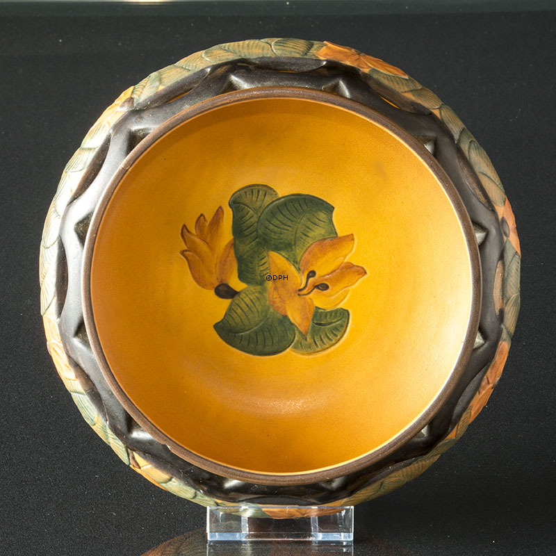 Ipsen skål med blade på kanten og gennembrudt kant nr. 127 XI