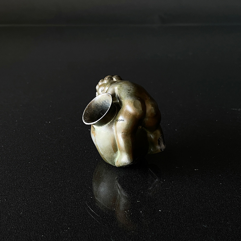 Just Andersen dreng med vase nr. 1704, Diskometal