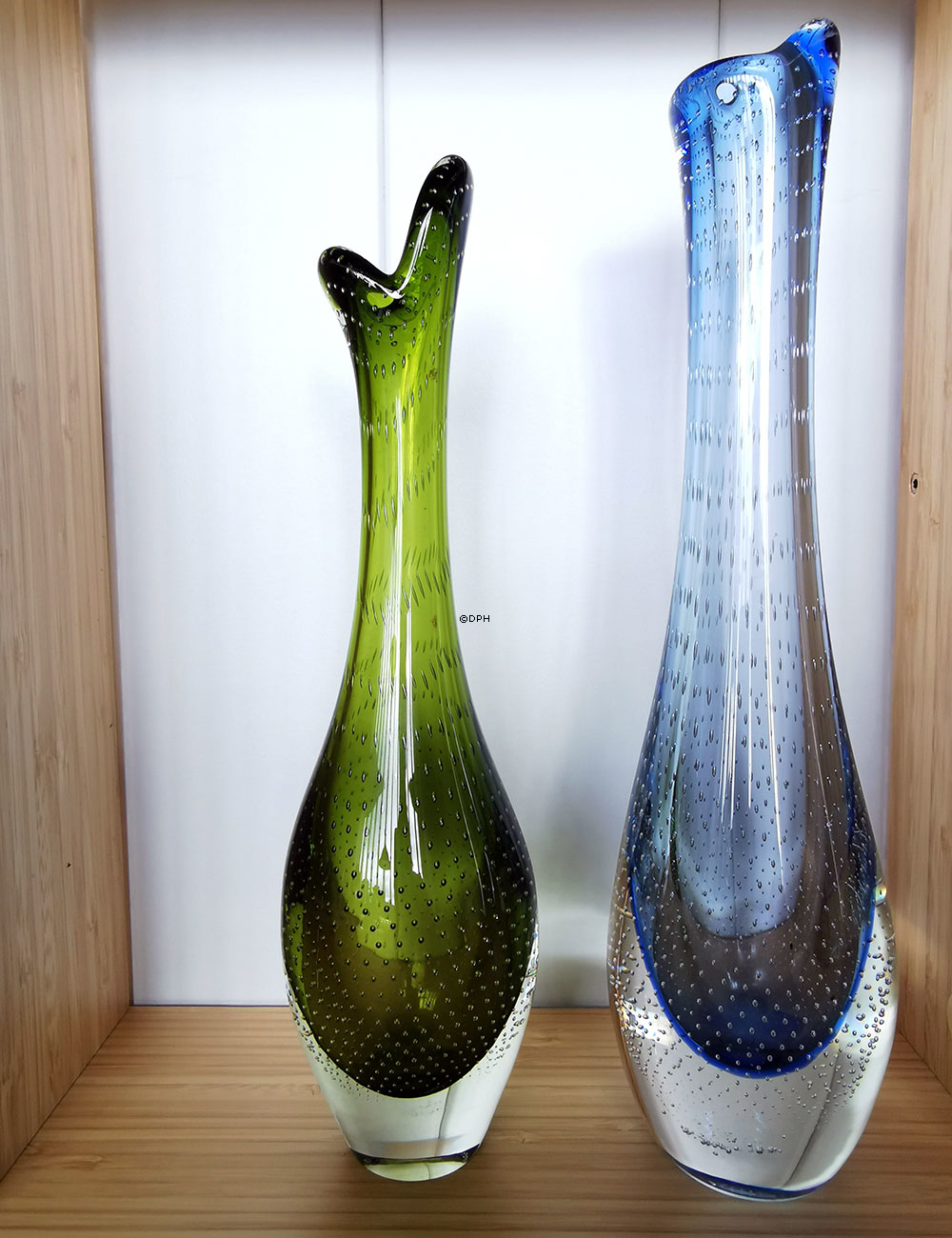 Næbvase, Holmegaard, glas lys blå med bobler