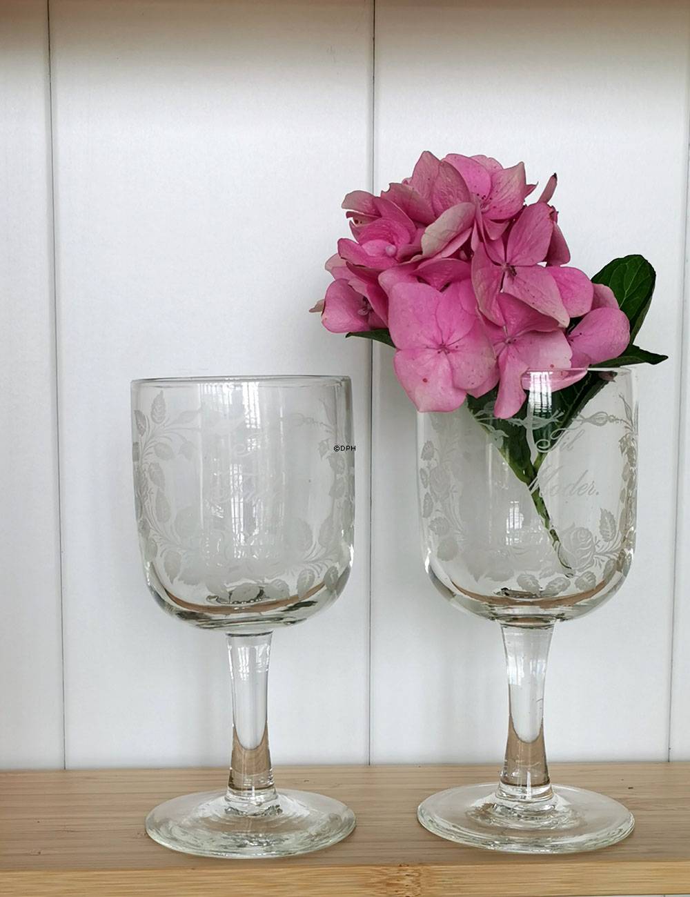 Erindringsglas fra Kastrup Glasværk, "Til Moder" og "Til Fader", sæt af 2 stk.