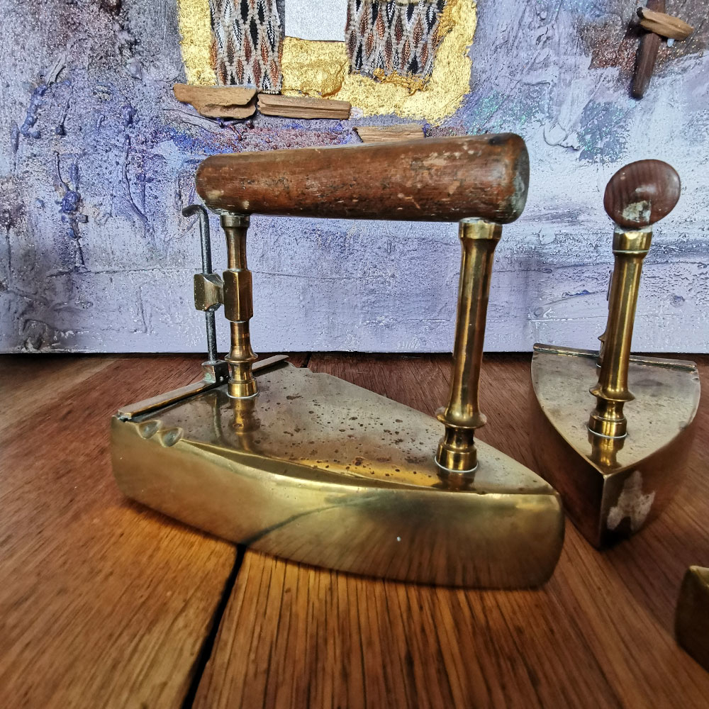 Messingstrygejern med bagklap og varmesten intakt (10)