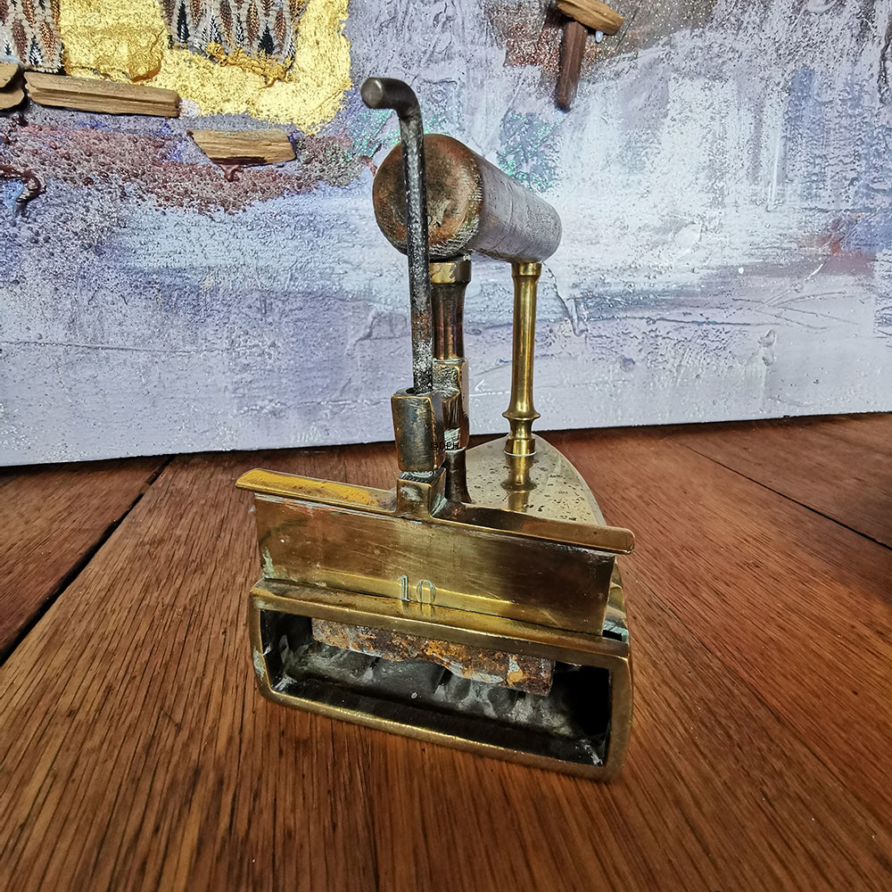 Messingstrygejern med bagklap og varmesten intakt (10)