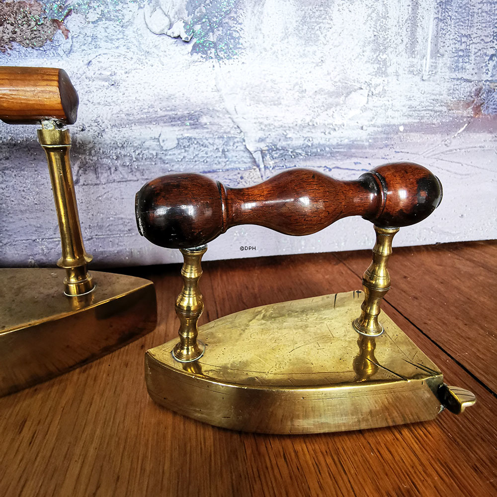 Messingstrygejern med bagklap, mangler varmesten