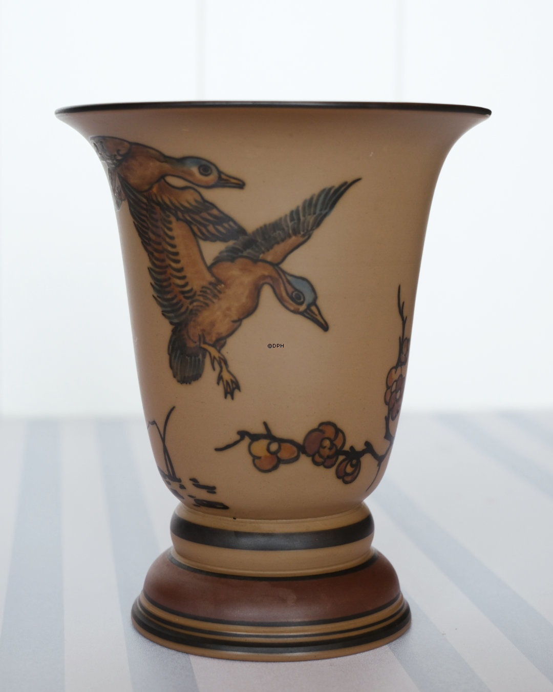 Hjorth vase nr. 210 med ænder, Bornholmsk keramik