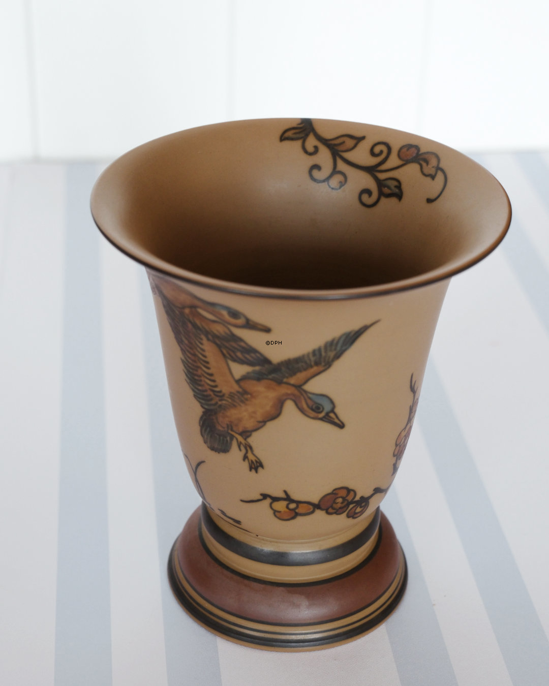 Hjorth vase nr. 210 med ænder, Bornholmsk keramik