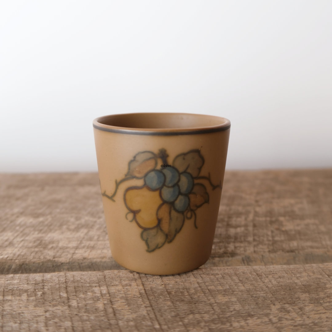 L. Hjorth vase med frugter

, Bornholmsk keramik