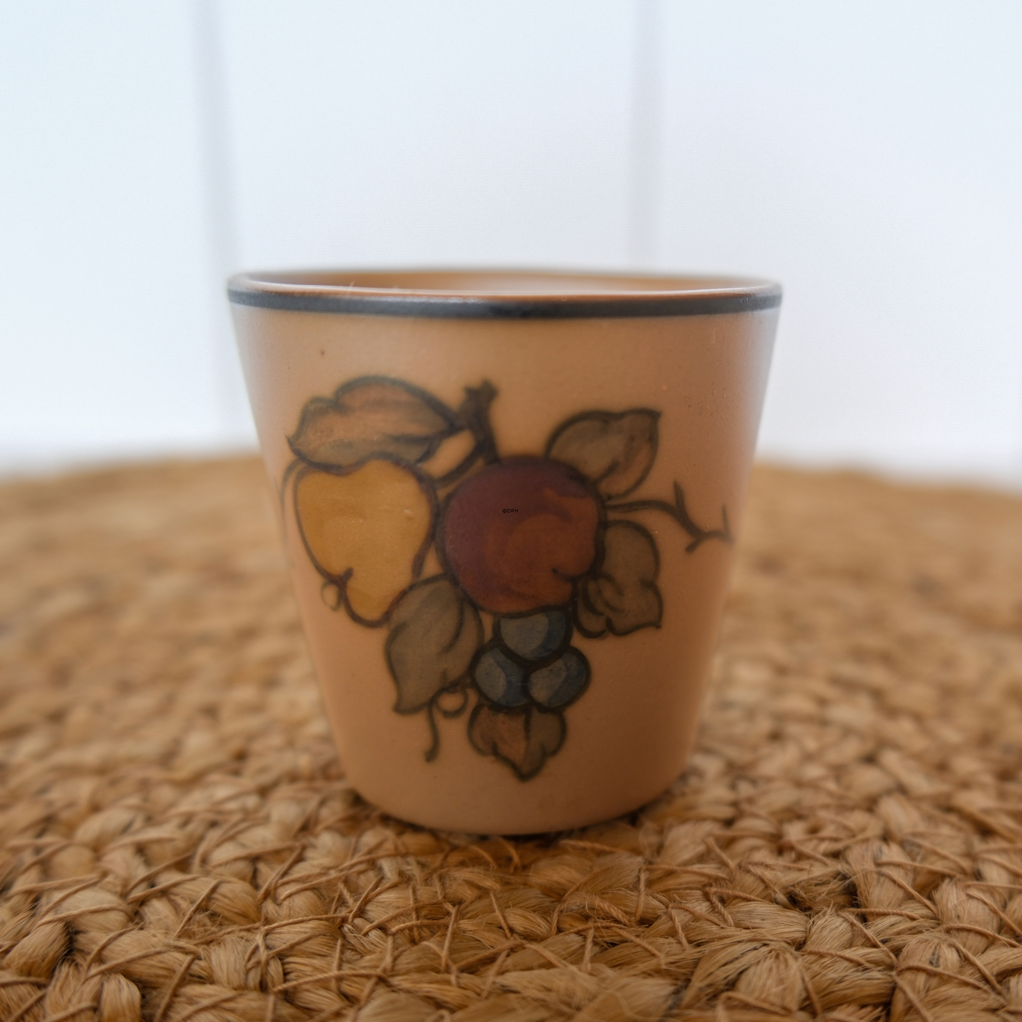 L. Hjorth vase med frugter

, Bornholmsk keramik