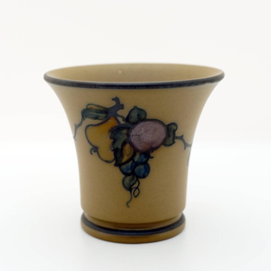 L. Hjorth vase nr. 161 med frugter

, Bornholmsk keramik